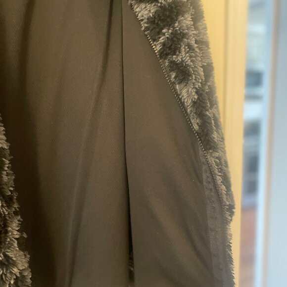 Aritzia Fleece Jacket - Picture 3 of 4